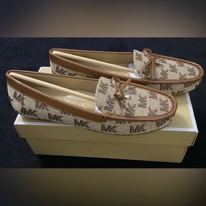 Michael Kors Juliette Moc Flats Size 7.5 Beige/Ebony NEW WITH BOX!!!